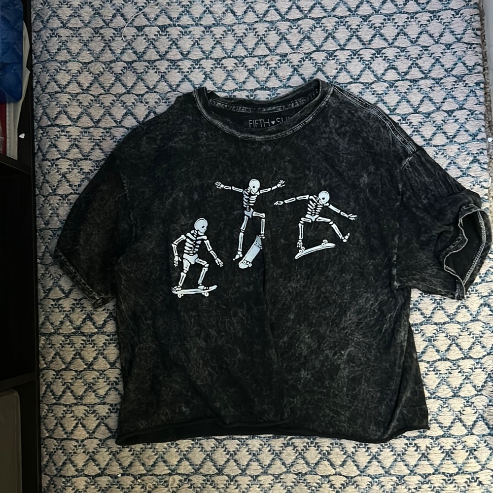 Fifth Sun t-shirt.